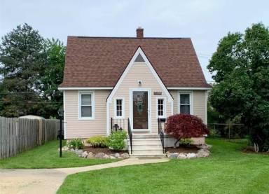 Main picture of 3235 Prairie Ave