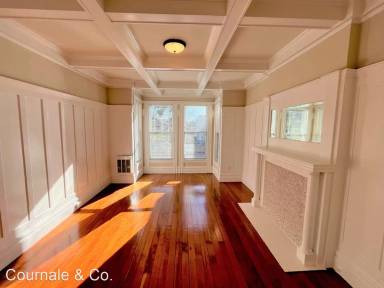 Main picture of 324 Baker St