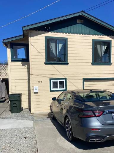 Main picture of 1196 Waring St
