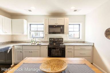 Main picture of 556 Lochlyn Hill Dr
