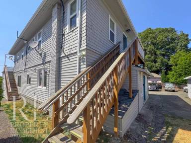 Main picture of 902 Pleasant Ave