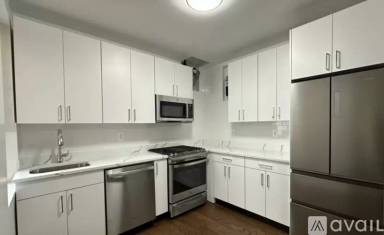 Main picture of 71 W 12th St