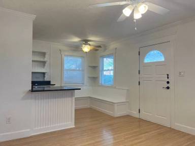 Main picture of 1113 Delaware St