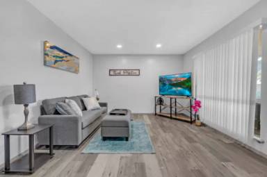 Main picture of 5647 Gaston Ave
