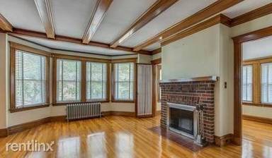 Main picture of 384 School St