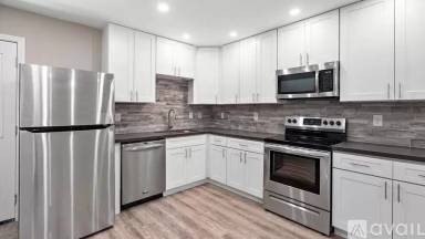 Main picture of 2040 Labarre St