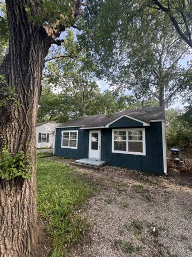 Main picture of 831 SE 33rd St