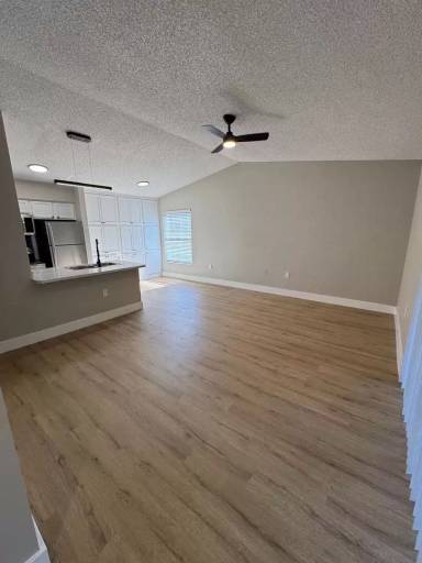 Main picture of 7325 Goldenpointe Blvd