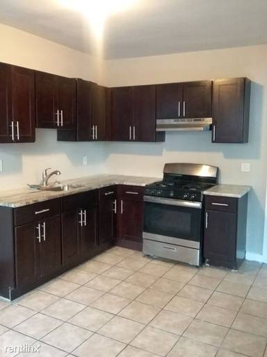 Main picture of 496 Grove St