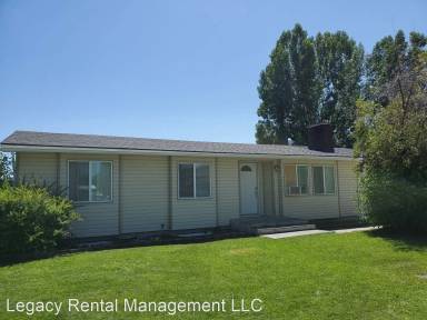 Main picture of 585 Angela Dr