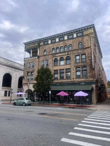 Main picture of 221 Glen St