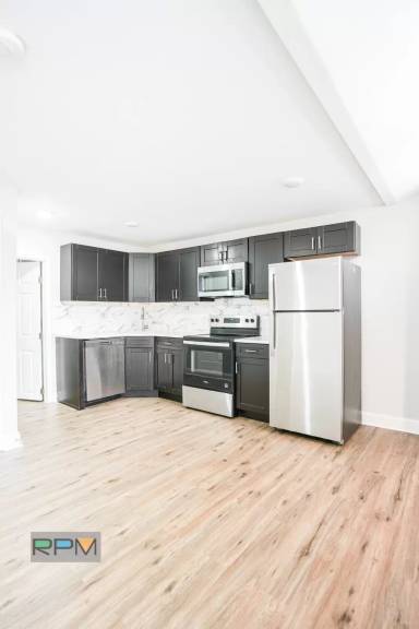 Main picture of 400 N Bouldin St