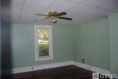 Main picture of 110 W Logan St