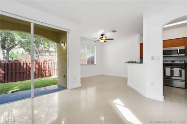 Main picture of 10709 NW 81st Ln