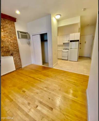 Main picture of 35 West 65th St