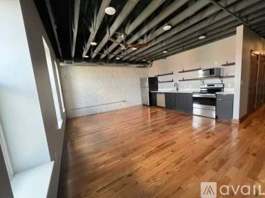 Main picture of 737 W 1st St