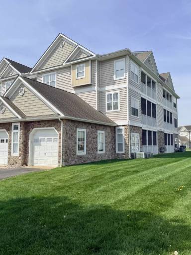 Main picture of 2901 S Heather Dr