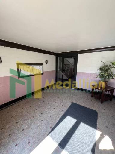 Main picture of 1738 W 81st St