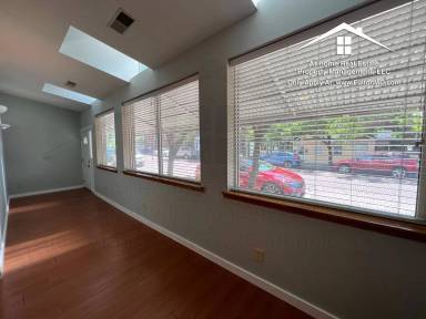 Main picture of 9 W 5th St