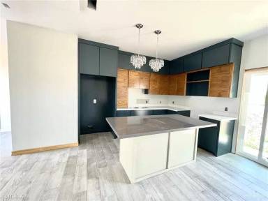 Main picture of 2300 San Pascual St