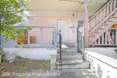 Main picture of 528 SW 5th Ave