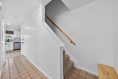 Main picture of 33 Darin Rd