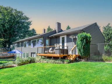 Main picture of 1100 SW Mitchell St