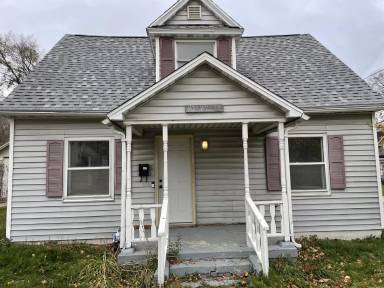 Main picture of 400 W Willow St
