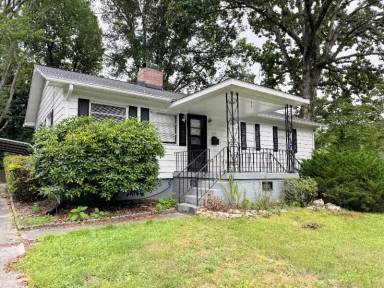 Main picture of 465 East Dr