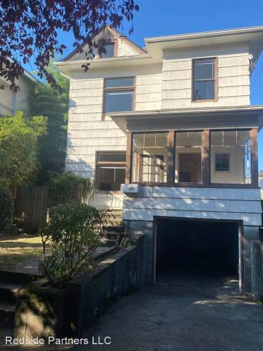 Main picture of 611 10th Ave E