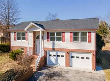 Main picture of 690 Walters Dr