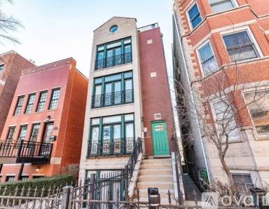 Main picture of 2338 N Greenview Ave