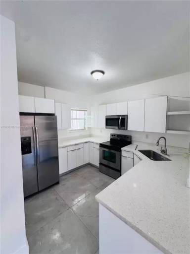 Main picture of 949 SW 6th Pl