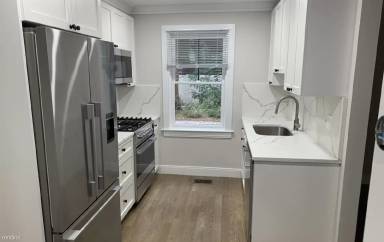 Main picture of 12 Lopez St