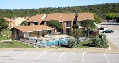 Main picture of Colonial Plaza Apartments