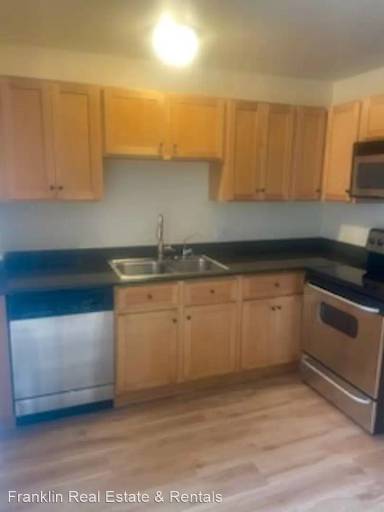 Main picture of 3100 Main St