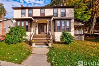 Main picture of 1534 Main St