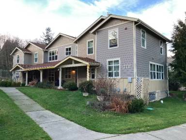 Main picture of 7711 Beacon Pl NE