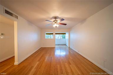 Main picture of 2545 S Bayshore Dr