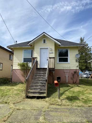 Main picture of 1108 E 1st St