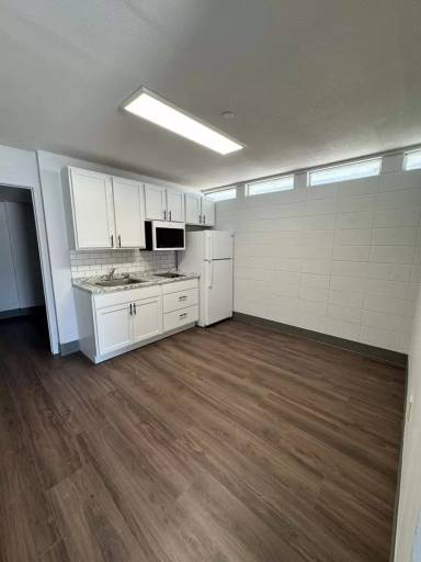 Main picture of 102 S Main St
