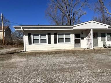 Main picture of 4 Hickory Ct