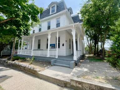 Main picture of 349 N Pearl St