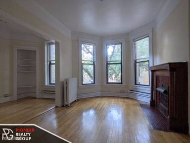 Main picture of 428-438 W Belden Ave