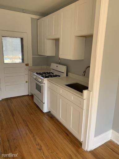 Main picture of 1331 W Touhy Ave