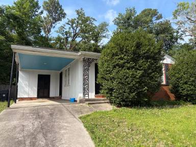 Main picture of 3012 Pinewood Dr