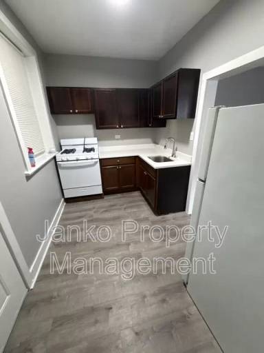 Main picture of 6633 S Ellis Ave