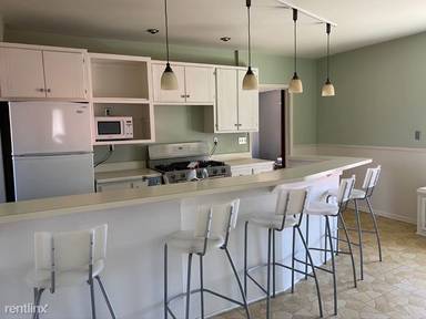 Main picture of 2208 4th St NE
