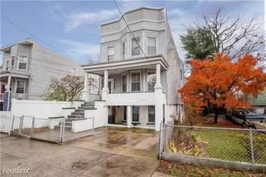Main picture of 2738 Gifford Ave