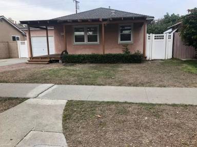 Main picture of 2425 W Flower Ave